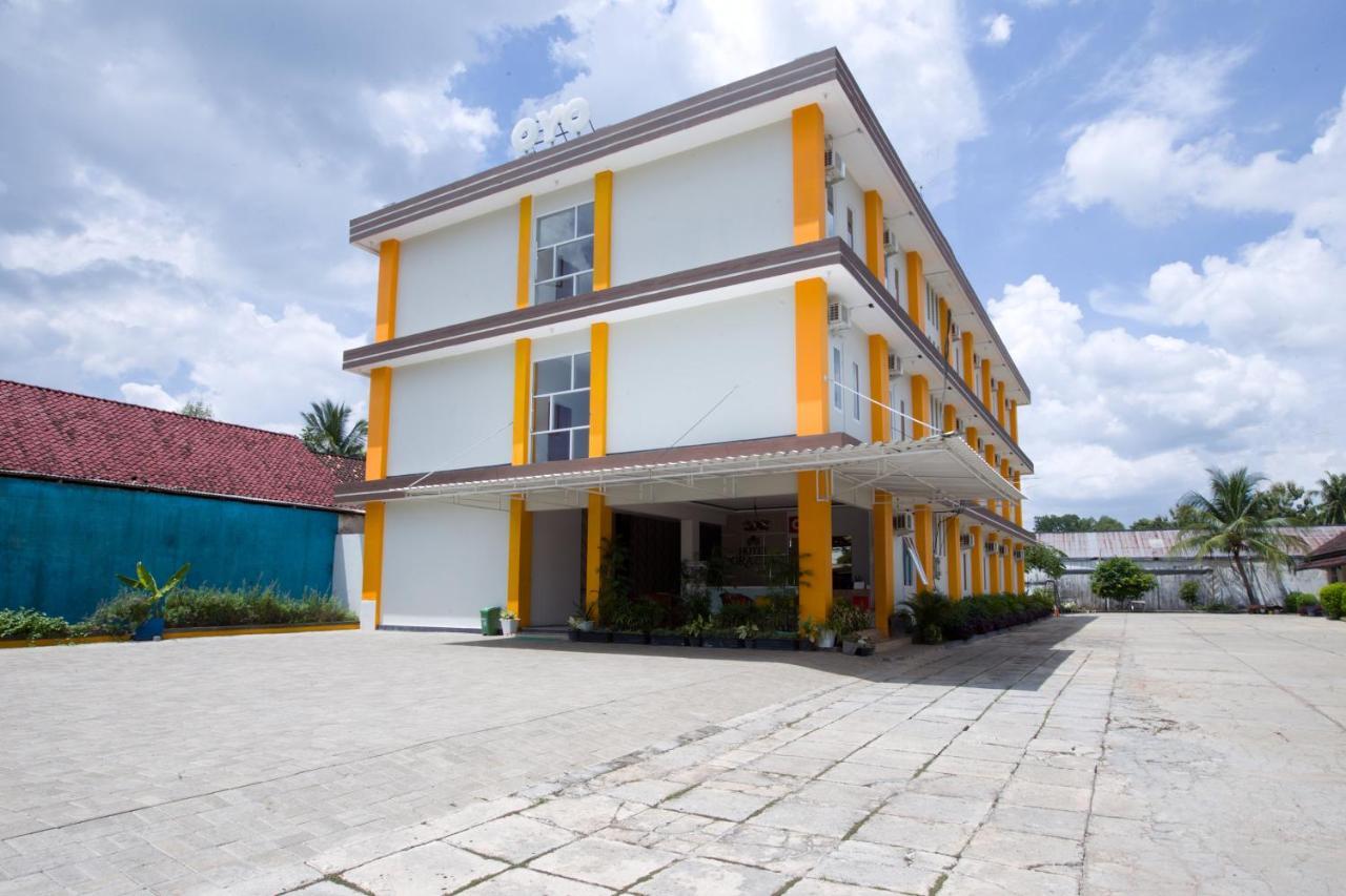 Oyo 3207 Hotel Gracia Бандар Лампунг Екстериор снимка