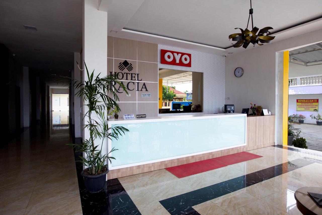 Oyo 3207 Hotel Gracia Бандар Лампунг Екстериор снимка