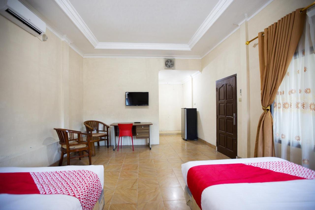 Oyo 3207 Hotel Gracia Бандар Лампунг Екстериор снимка