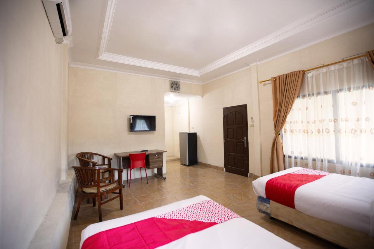 Oyo 3207 Hotel Gracia Бандар Лампунг Екстериор снимка