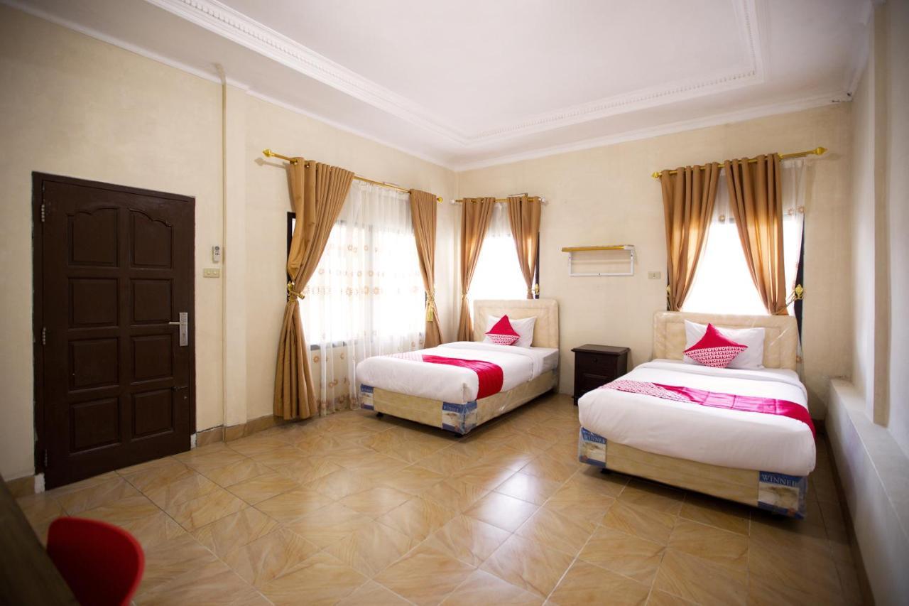 Oyo 3207 Hotel Gracia Бандар Лампунг Екстериор снимка