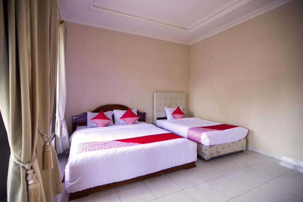 Oyo 3207 Hotel Gracia Бандар Лампунг Екстериор снимка