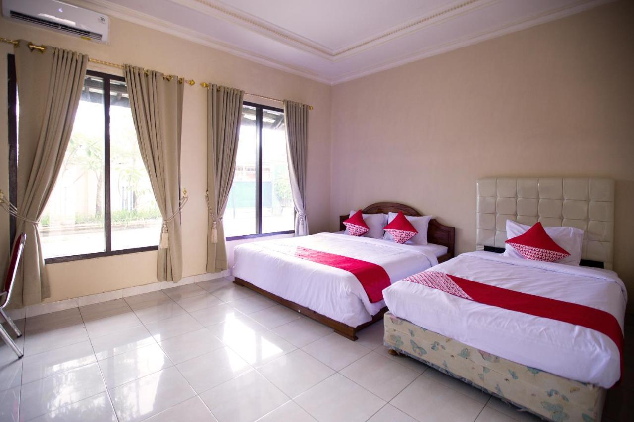 Oyo 3207 Hotel Gracia Бандар Лампунг Екстериор снимка