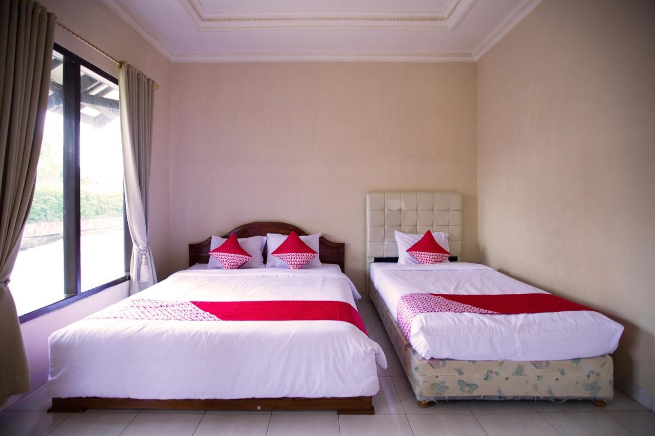 Oyo 3207 Hotel Gracia Бандар Лампунг Екстериор снимка
