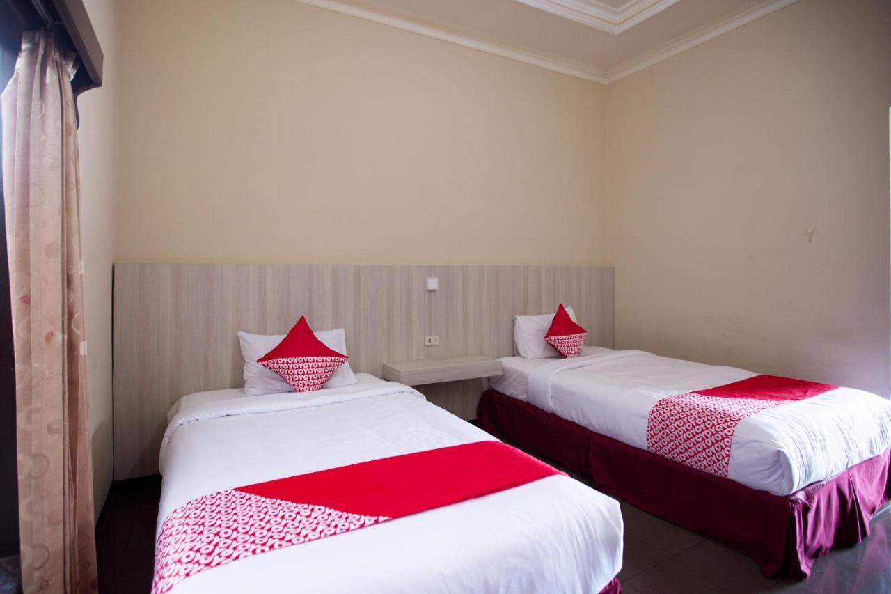 Oyo 3207 Hotel Gracia Бандар Лампунг Екстериор снимка