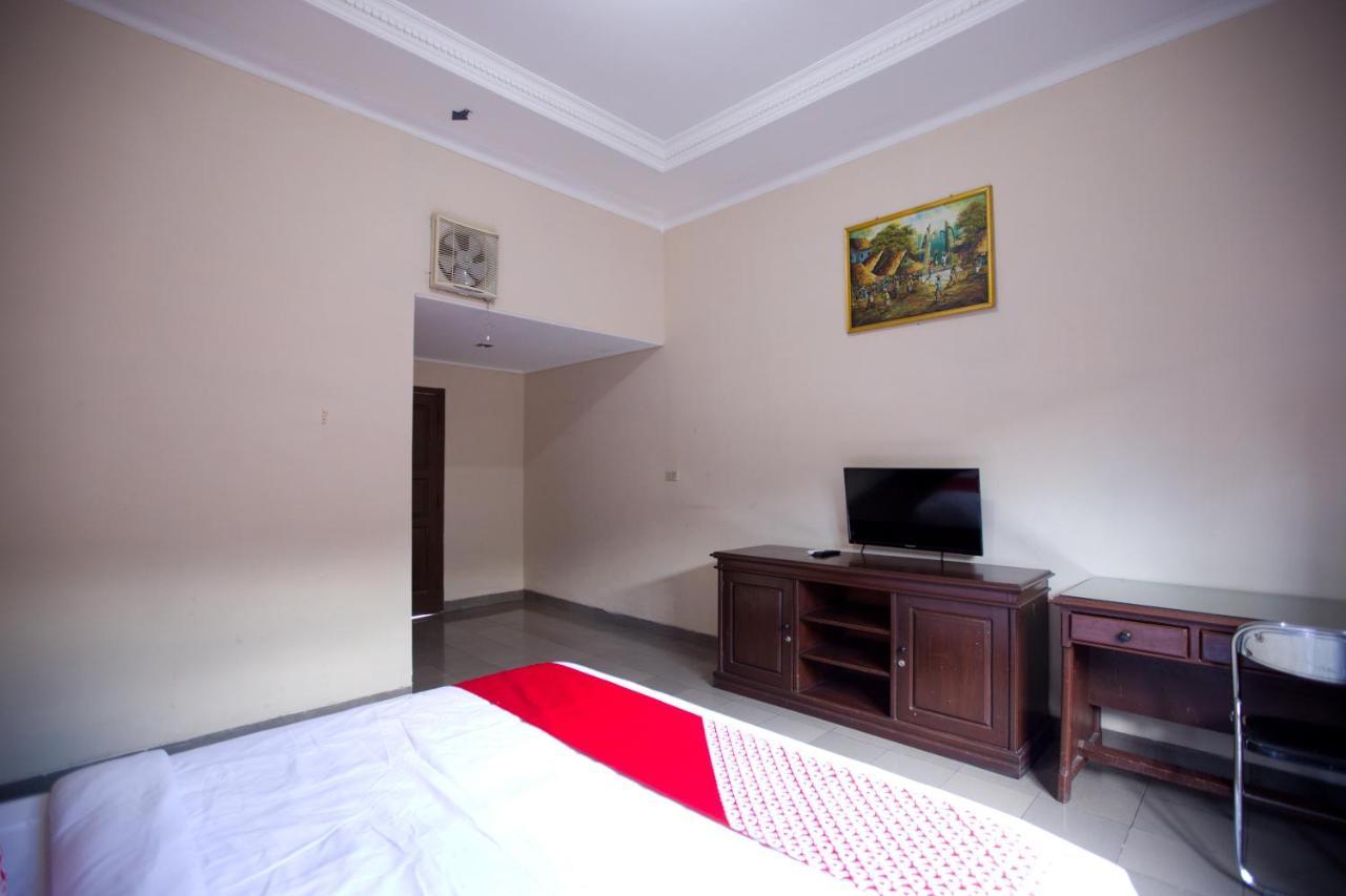 Oyo 3207 Hotel Gracia Бандар Лампунг Екстериор снимка