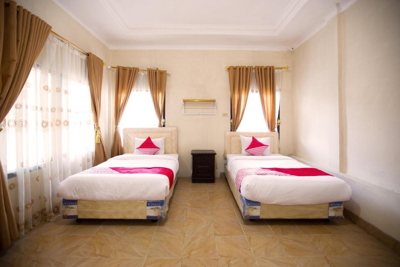 Oyo 3207 Hotel Gracia Бандар Лампунг Екстериор снимка