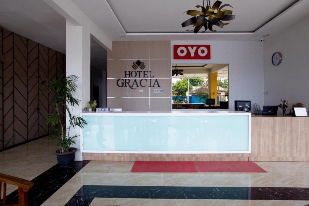 Oyo 3207 Hotel Gracia Бандар Лампунг Екстериор снимка